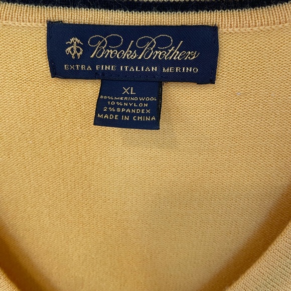 Brooks Brothers Sweater Men's or unisex size large - Picture 2 of 3